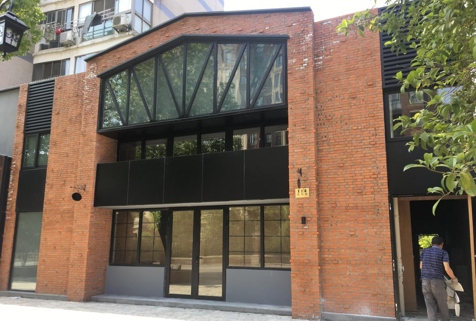 經(jīng)緯城市綠洲緯地路商鋪（F段）改造項目